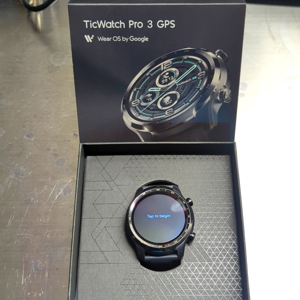 TicWatch Pro 3 GPS + extra bands/tool